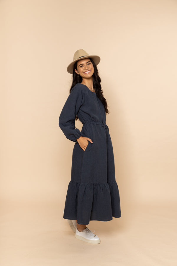 289.00 Goldie Linen Dress - Navy WillouNZ